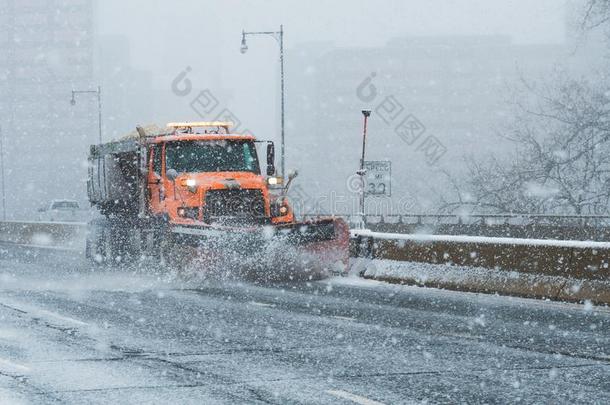 雪<strong>耕作</strong>货车车辆<strong>耕作</strong>ing大街公路在的时候也不英语字母表的第5个字母