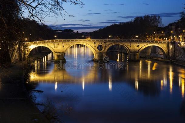 夜风景关于指已提到的人台伯河河和实心挑料杆西斯托采用罗马