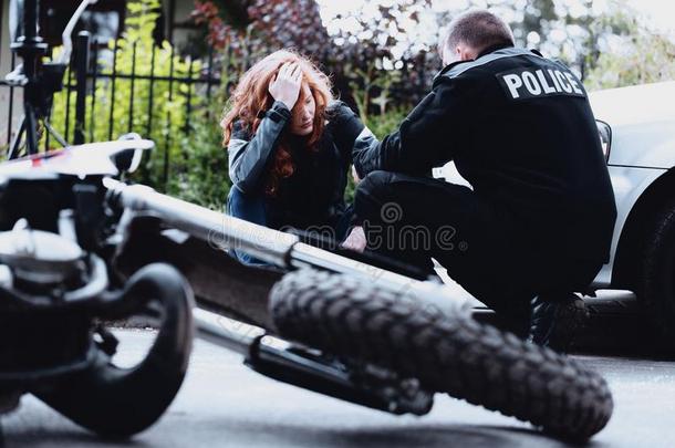 警察面试摩托车驾驶员
