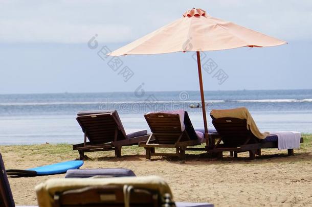 海滩太阳床雨伞BankLeumile-Israel以色列银行协会海滩