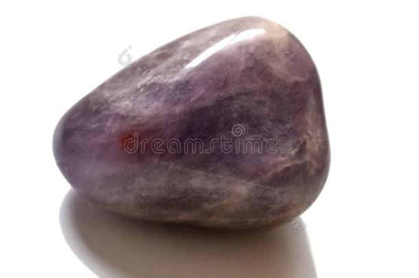 紫蓝色宝石自然的<strong>倒塌</strong>石头结晶经雕琢的宝石