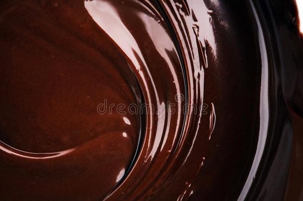 熔化的巧克力,融化美味的巧克力为果仁糖结冰