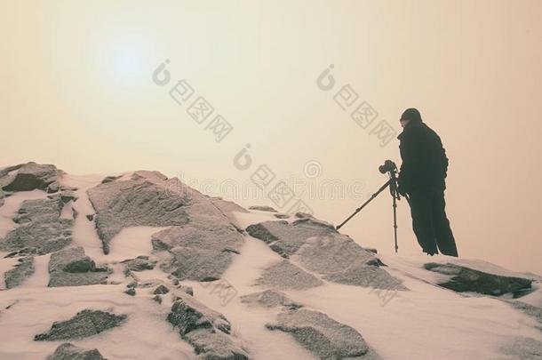 旅行摄影师做电影院采用<strong>古代</strong>的石头向<strong>下雪</strong>的Peru秘鲁