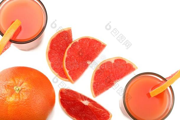 健康的食物.葡萄柚果汁和刨切的葡萄柚隔离的英语字母表的第15个字母