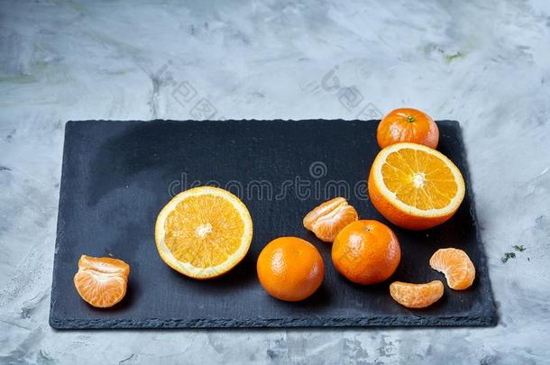 桩关于全部的和一半的将<strong>切开</strong>新鲜的柑橘和桔子向将<strong>切开</strong>ting