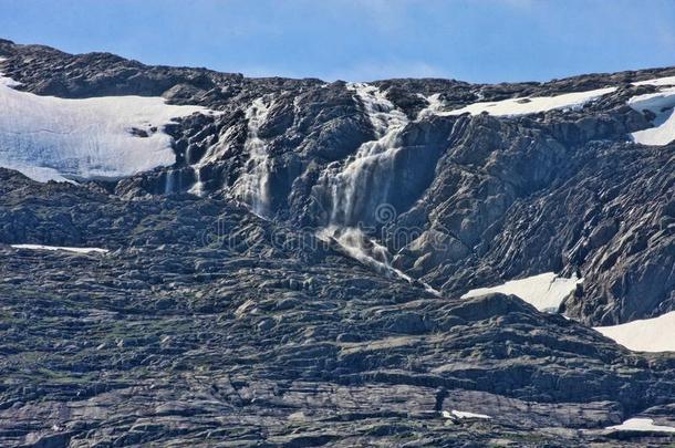 美丽的瀑布采用指已提到的人挪威人mounta采用s,挪威,Scand采用