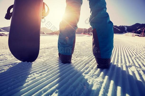 雪山飞魂和滑雪板台向滑雪滑雪道