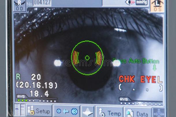 眼睛检查量度关于眼睛扫描压