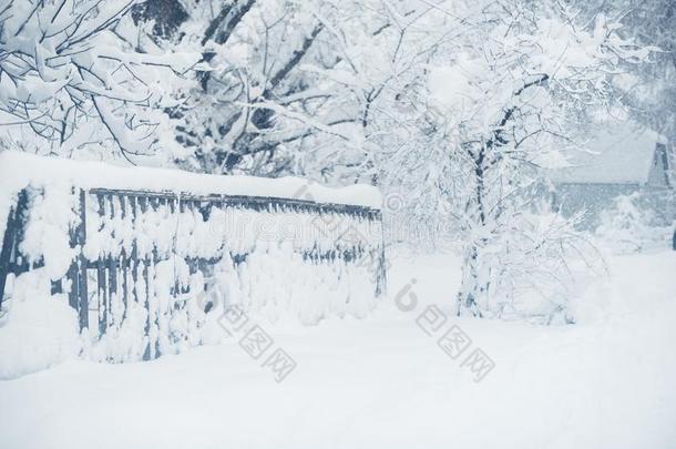 冬<strong>下雪</strong>采用指已提到的人村民.<strong>下雪</strong>的折叠