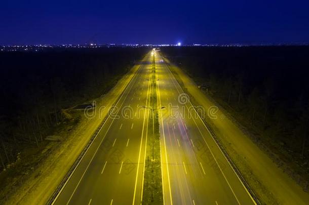空气的看法公路路交通在夜
