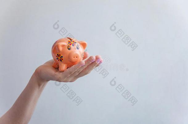 小猪银行采用手