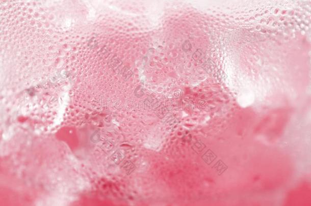 水落下苏打冰烘焙背景新鲜的冷静的冰粉红色的文本