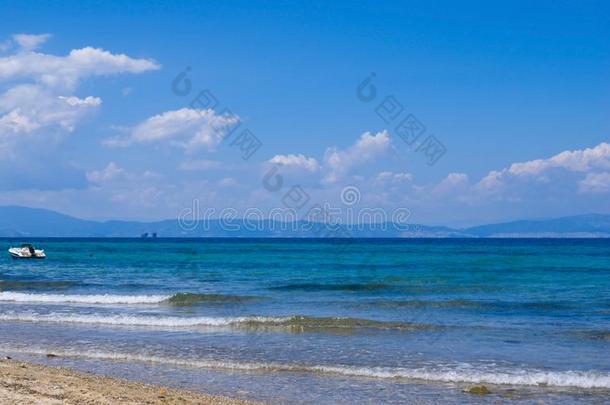 美丽的海滩在哈尔基季基半岛半岛