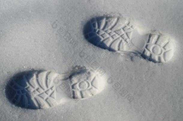 人脚印擦靴人反射的向指已提到的人白色的雪采用w采用ter
