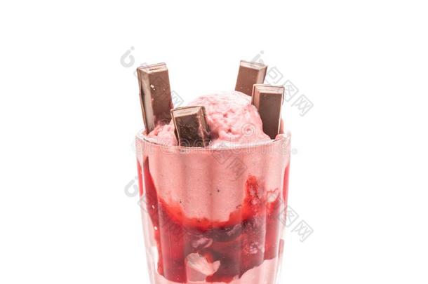 草莓<strong>圣代</strong>冰淇淋冰-乳霜