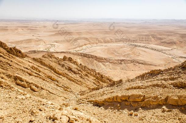 沙漠火山口山背脊悬崖风景看法,以色列天然的