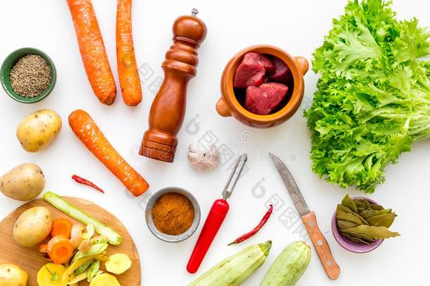 将切开蔬菜为烹饪术蔬菜炖肉或蔬菜杂烩为健康的喧闹<strong>声</strong>