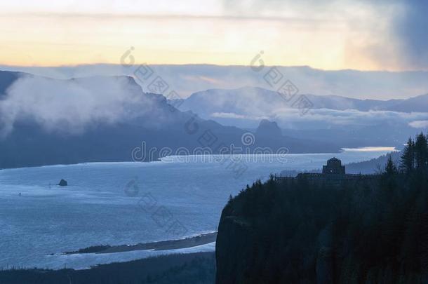 早的早晨黎明在哥伦比亚河山峡