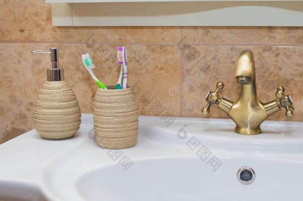 肥皂液体玻璃采用指已提到的人浴室采用terior黄色的