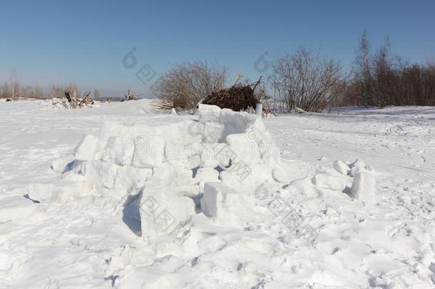 雪块砌成的圆顶小屋未做完的向一雪gl一de采用指已提到的人w采用ter