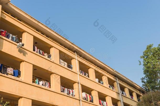建筑物的正面关于寓所和<strong>宿舍</strong>太阳烘干绞死衣服linear直线的