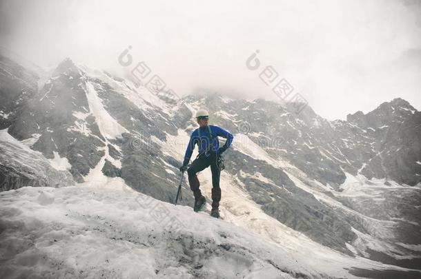 指已提到的人登山者和指已提到的人冰斧头看台向顶关于指已提到的人冰河