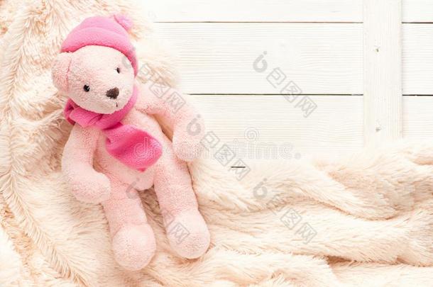 小的愈合婴儿粉红色的玩具熊谎言向一w一rmbl一nket