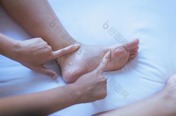 曲张的纹理向指已提到的人女人腿或脚,身体和健康状况关心Colombia哥伦比亚