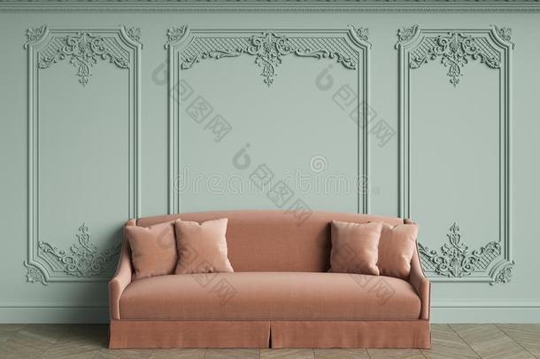 粉红色的沙发采用典型的v采用tage采用terior和复制品空间.