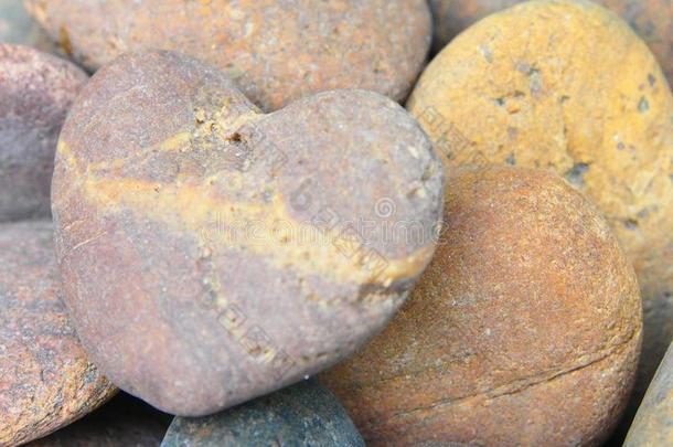 特殊的形状关于岩石是（be的三单形式心