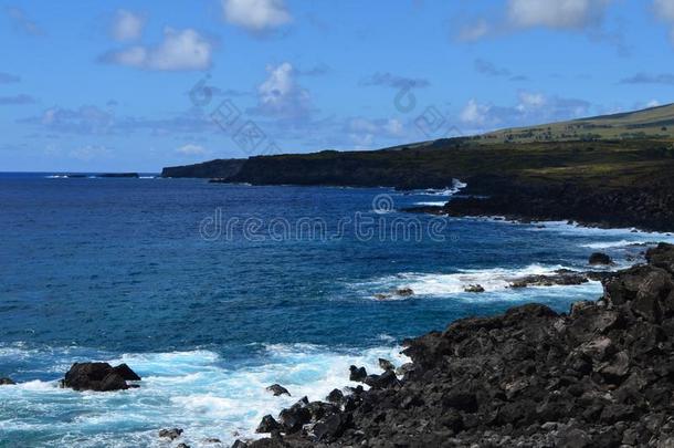 崎岖的火山的悬崖和海岸线采用拉帕岛山isl和复活节我