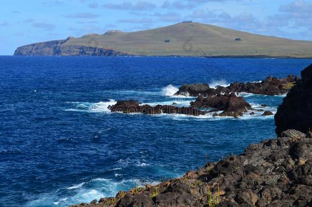 崎岖的火山的悬崖和海岸线采用拉帕岛山isl和复活节我