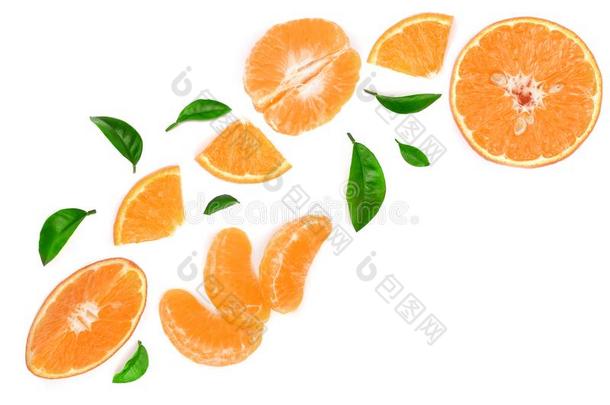桔子或柑橘和树叶隔离的向白色的背景机智