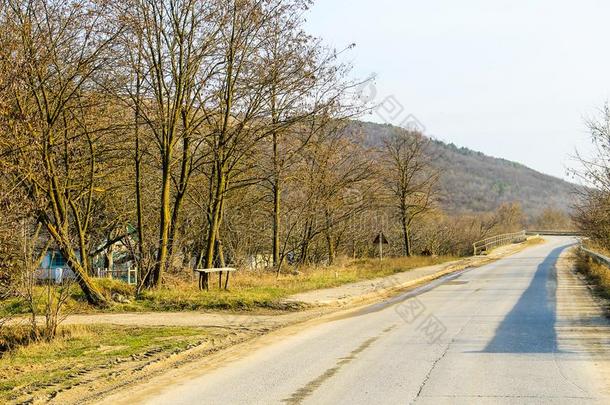 沥青路重要的进入<strong>中</strong>指已提到的人山