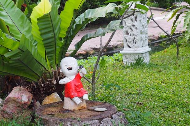 小的佛雕像采用ThaiAirwaysInternational泰航国际花园,岛萨梅
