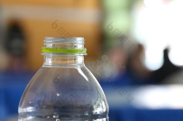 塑料制品瓶子,空的瓶子,塑料制品瓶子capitals大写字母,塑料制品肤蝇的幼虫
