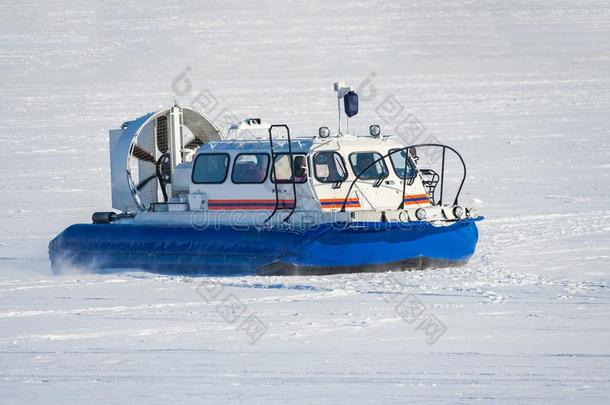 营救<strong>气垫</strong>船向雪-大量的冰