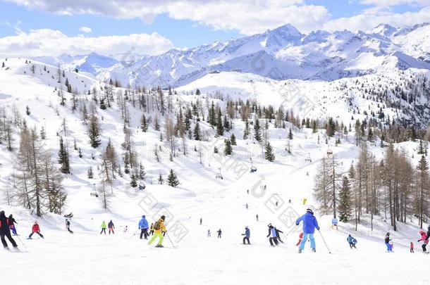 滑雪斜坡和滑雪者采用指已提到的人alkali-treatedlipopolysaccharide碱处理的脂多糖
