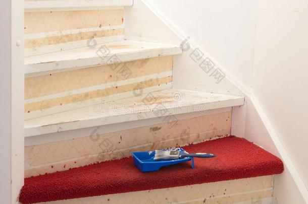 <strong>消除</strong>地毯,胶合和颜料从一酿酒的楼梯