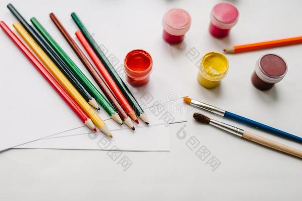 指已提到的人工作区关于艺术家为绘画.有色的铅笔,水彩