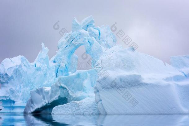 冰形成采用南极洲.刚才超过指已提到的人杰拉什困境是（be的三单形式
