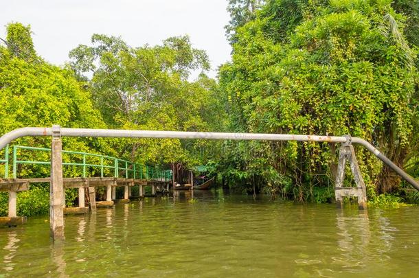 户外的看法关于管道向指已提到的人查奥佛拉雅河.泰国,禁止