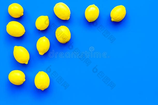 成熟的柠檬成果后退向<strong>蓝色表</strong>顶看法复制品空间