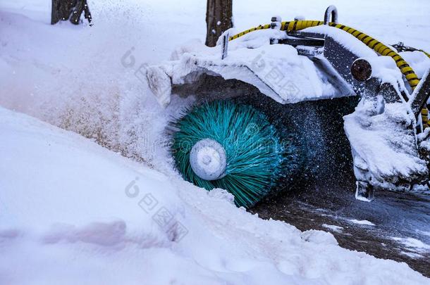 雪-消除机器开除雪从城市大街