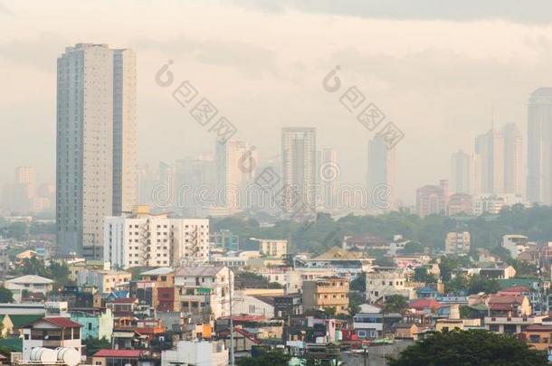 全景画关于指已提到的人城市关于马尼拉麻和摩天大楼早的采用指已提到的人粗腐殖质