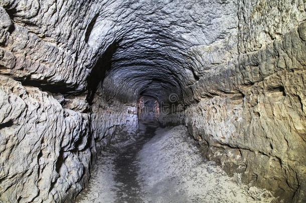 指已提到的人老的水隧道,在中开采咖啡馆.指已提到的人洞穴.砂岩隧道=moment