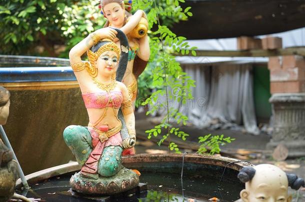 人造喷泉装饰采用指已提到的人花园.
