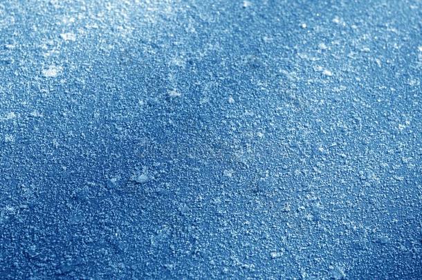 使结冰霜向金属汽车顶和污迹影响采用海军蓝色t向e.