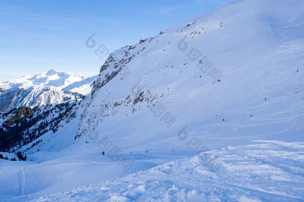 滑雪和令人惊异的看法关于法国的著名的山采用美丽的