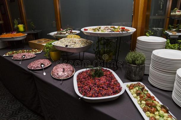 婚礼自助餐和烹饪厨房的自助餐食物